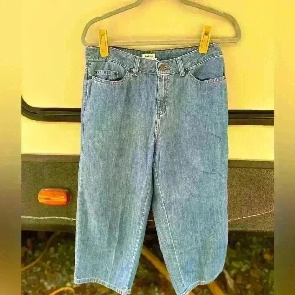 L.L. Bean size 8p cropped jeans. Soft fabric. ID#268523 medium wash - Picture 2 of 7